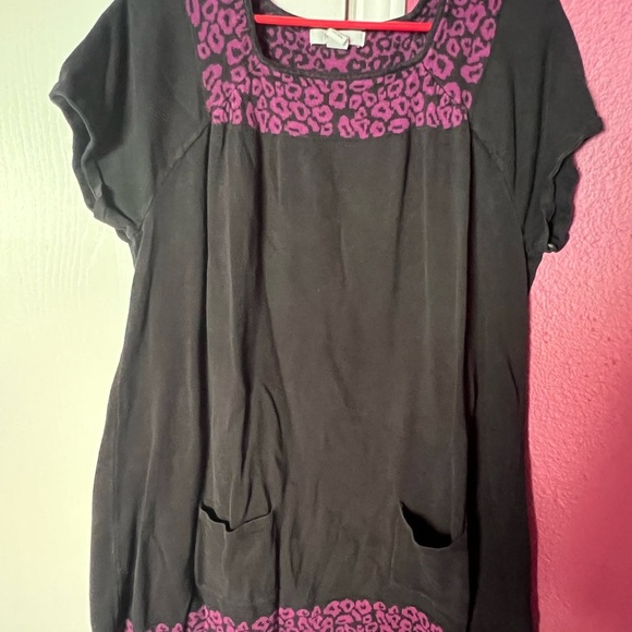 Tops - Women's Black and Pink Leopard Print Top